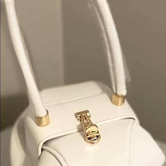 BAGS - Picture 8 of 13